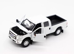 Metal 1/64 Scale Ford F-250 Double Seat Pickup Truck in White Diecast Alloy Toys