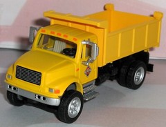 1/87 = BOLEY TOPKICK / INTERNATIONAL DUMP TRUCK w/ TILT BED / Dually Rubber Tire
