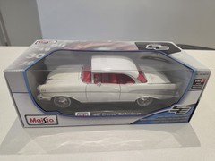 Maisto Special Edition 1:18 Scale Diecast Car 1957 Chevrolet Bel Air Coupe White
