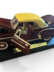 Mira Solido 1950 Chevrolet Bel Air 1:18 Diecast Maroon Cream Opening Hood Doors