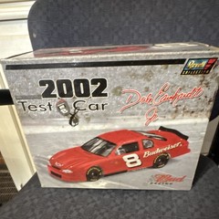 Revell Collection 1:24 Dale Earnhardt Jr 2002 Budweiser #8 Monte Carlo Auto