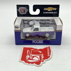 M2 Machines Foose 1990 chevrolet c1500 silverado R83 23-89 Purple White Diecast