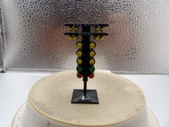 JOHNNY LIGHTNING – DRAG RACING STARTING LINE CHRISTMAS TREE STAGING LIGHTS 1/64