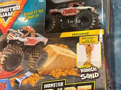 Monster Jam Zombie – Monster Dirt Starter Kit – Kinetic Sand Included! 3 + Yrs