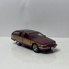 1992 92 Buick Roadmaster Estate Collectible 1/64 Scale Diecast Diorama Model