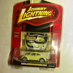 Johnny Lightning Classic Gold Collection VW Beetle 1966 1:64 Diecast Yellow