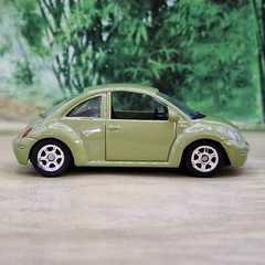 VW Beetle Diecast Model Car 1/60 (69) – Excellent Condition by Welly