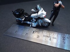 1:64 Scale figure Cop and Police Motorcycle Diorama Accessories V1 – metal 1:64