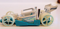 Hot Wheels 2015 HW Glow Wheels Bone Speeder White