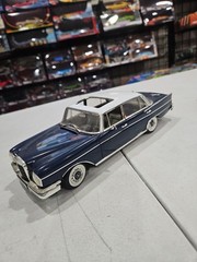 Mercedes-Benz 1995 300 SE Revell 1:18 Blue and White Diecast Car 🇺🇸 SHIPPED