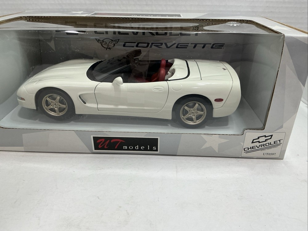 UT MODELS 1998 CHEVY CORVETTE CONVERTIBLE – ARCTIC WHITE -1:18 Scale