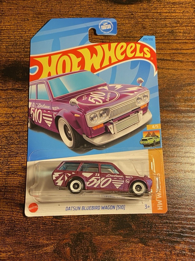 Hot Wheels Datsun Bluebird Wagon 510 HW Wagons 1:64 Diecast Car Purple White