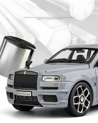 1:32 Rolls Royce Cullinan SUV Alloy Diecast Car Model w/ Sound & Light