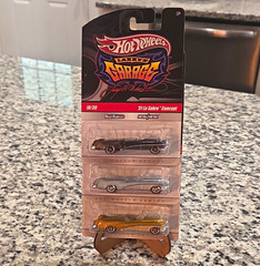 Hot Wheels Larry’s Garage 1951 Buick Le Sabre Concept Real Riders 1:64 Unopened