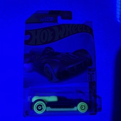 HOT WHEELS 2024 RETRO-ACTIVE GLOW IN THE DARK 237/250 HTB86 LET’S RACE NETFLIX