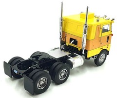 KK Scale Road Kings 1/18 Scale RK180152 – Peterbilt 352 Pacemaker Yellow/Brown