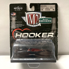 M2 Machines 1/64 Auto Drivers Hooker 1957 Ford Fairlane 500 R57 18-47