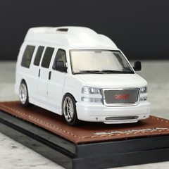 GOC 1:64 White GMC Savana Cutaway Van MPV RV Model Diecast Metal Car