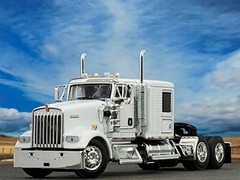 1/64 DCP WHITE KENWORTH W900L W/ 60″ FLAT TOP SLEEPER