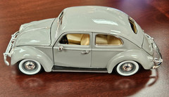 USED DAMAGED BROKEN CAR Maisto 1955 Volkswagen Kafer Beetle Diecast Metal VW