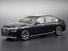 2023-2025 BMW i7 xDRIVE60 G70 BLACK 1:64 SCALE COLLECTIBLE DIECAST MODEL CAR