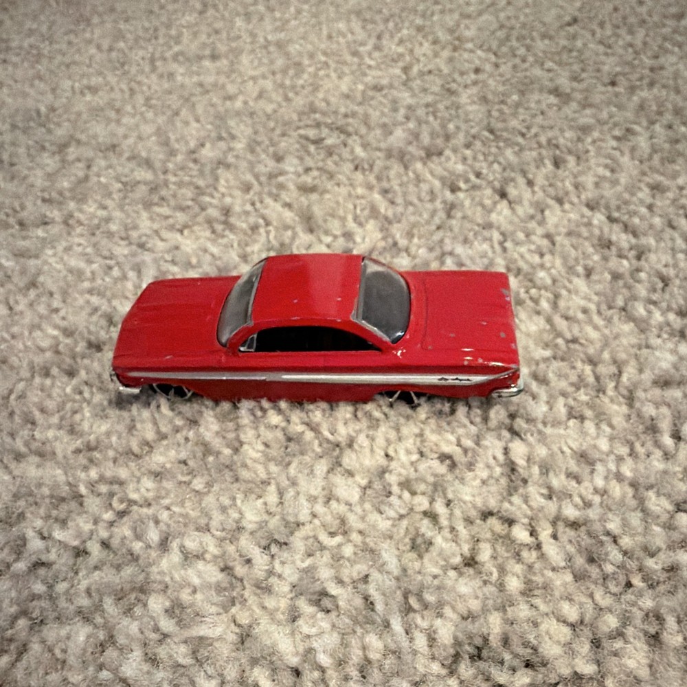 Hot Wheels Classics 1961 Chevrolet Impala 1:64 Red Diecast