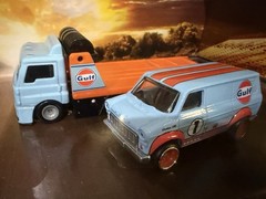 Hot Wheels Premium Gulf 4-Car Set 1:64 McLaren F1 GTR Ford Transit Diecast