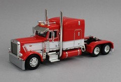 DCP 1:64 *BUSTED KNUCKLE GARAGE* Peterbilt 389 63″ Midroof w/HEIL FUEL TANKER