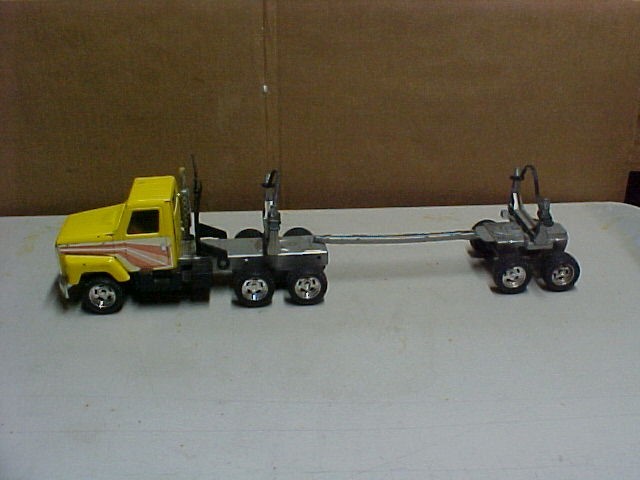 Ertl #3605 Internetional Logging Truck with #3608 Trailer