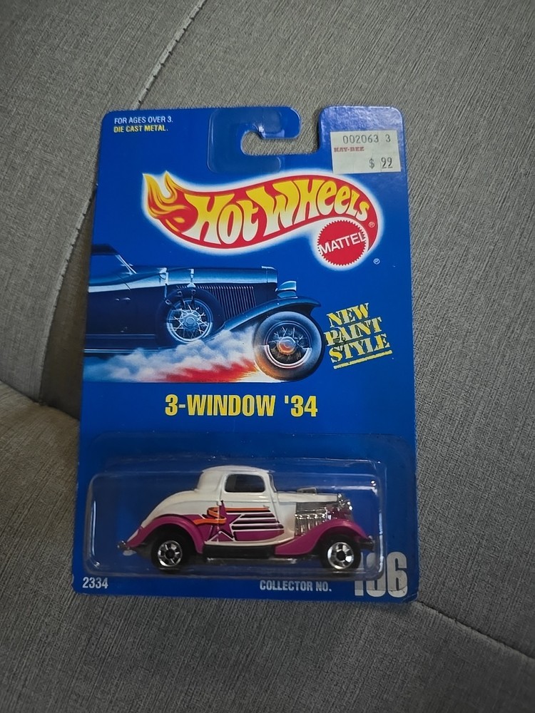 Hot Wheels 3-WINDOW 34 FORD – BLUE CARD #196 – White with RARE PINK Fenders!