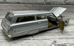 1964 Chevy IMPALA 1:24 GOLD EDITION JADA STREET LOW COOL HANGING DICE INCLD SLV