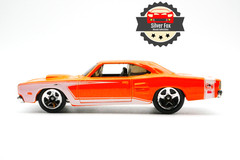 1969 DODGE CORONET SUPER BEE ORANGE 1/64 SCALE DIECAST COLLECTOR MODEL CAR
