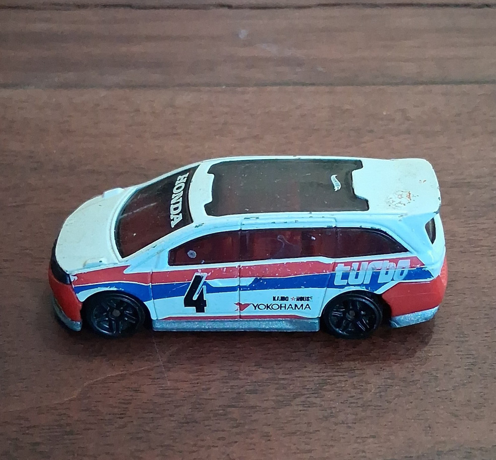 Hot Wheels Honda Odyssey 1:64 Diecast Car White/Red/Blue Turbo #4 Loose 2005