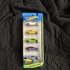 HOT WHEELS 2014 – 5 Pack – HW Exotics – Aston Martin Lamborghini Porsche