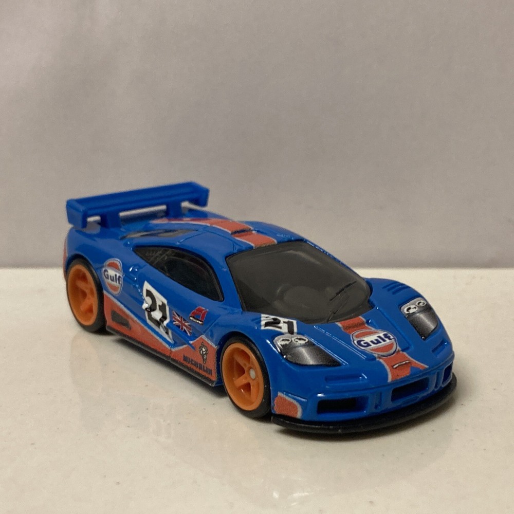 1995-1997 McLaren F1 GTR Gulf Collectible 1/64 Scale Diecast Diorama Model