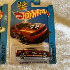 (10) Hotwheels HW City Lot, 2014, 2013 10 Cars With Some Corner Damage