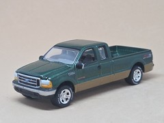 2003 Ford F-250 4×4 Lariat Super Cab Green/Gold 1:64 Limited Edition Pickup