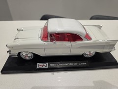 Maisto Special Edition 1:18 Scale Diecast Car 1957 Chevrolet Bel Air Coupe White