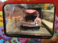 2026 M2 Machines Pink Sweethearts Love Bug 1952 VW Beetle Deluxe Model 🆕 🤐
