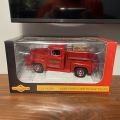 2004 First Gear Briggs & Stratton 1/25 1956 Ford F-100 Pickup Truck Diecast