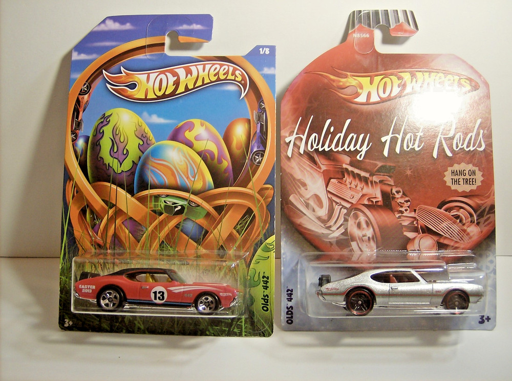 HOT WHEELS OLDS 442 (2) LOT EASTER EGGSCLUSIVES & HOLIDAY RODS