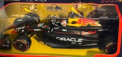 Burago Oracle Red Bull Racing Formula 1 Scale 1:43 Die-cast Race Car