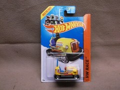 HOT WHEELS YELLOW 2014 #166 BUMP AROUND AMUSEMENT PARK BUMPER CAR KIDS RIDE