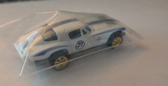 Hot Wheels 1963 Corvette Larry’s Garage Toys R Us Exclusive in baggie