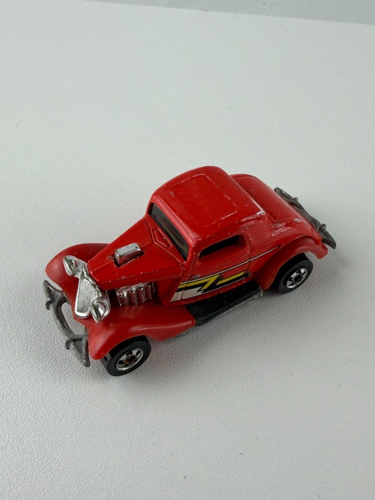 Hot Wheels 1931 Ford Vicky Red Hot Rod Diecast Toy Car 1:64 Scale Model