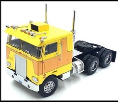 ROAD KINGS PETERBUILT 352 PACEMAKER YELLOW/BROWN BRAND NEW IN UNOPENED BOX…