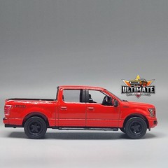 2020 Ford F-150 Lariat Truck Collectible 1/64 Scale Diecast Model Collector Car