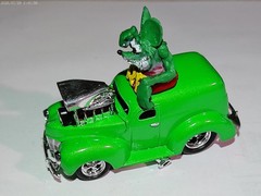 Muscle Machines Rat Fink ’40 Ford Sedan Delivery Van Custom Diecast 1/64 Scale
