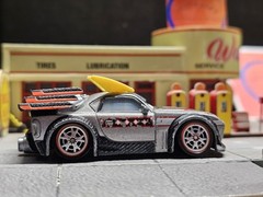 Kabuto 1:55 2013 Disney/Pixar Cars Toons Tokyo Mater Loose