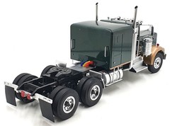 KK Scale Road Kings 1/18 Scale RK180124 – Kenworth W900 – Dark Green